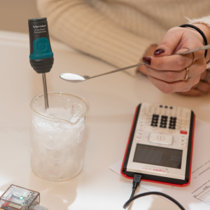 Ein Vorteil des Aufbaus mit Texas Instruments-Technologie besteht darin, dass die Studierenden nur wenig Ausrüstung benötigen.
